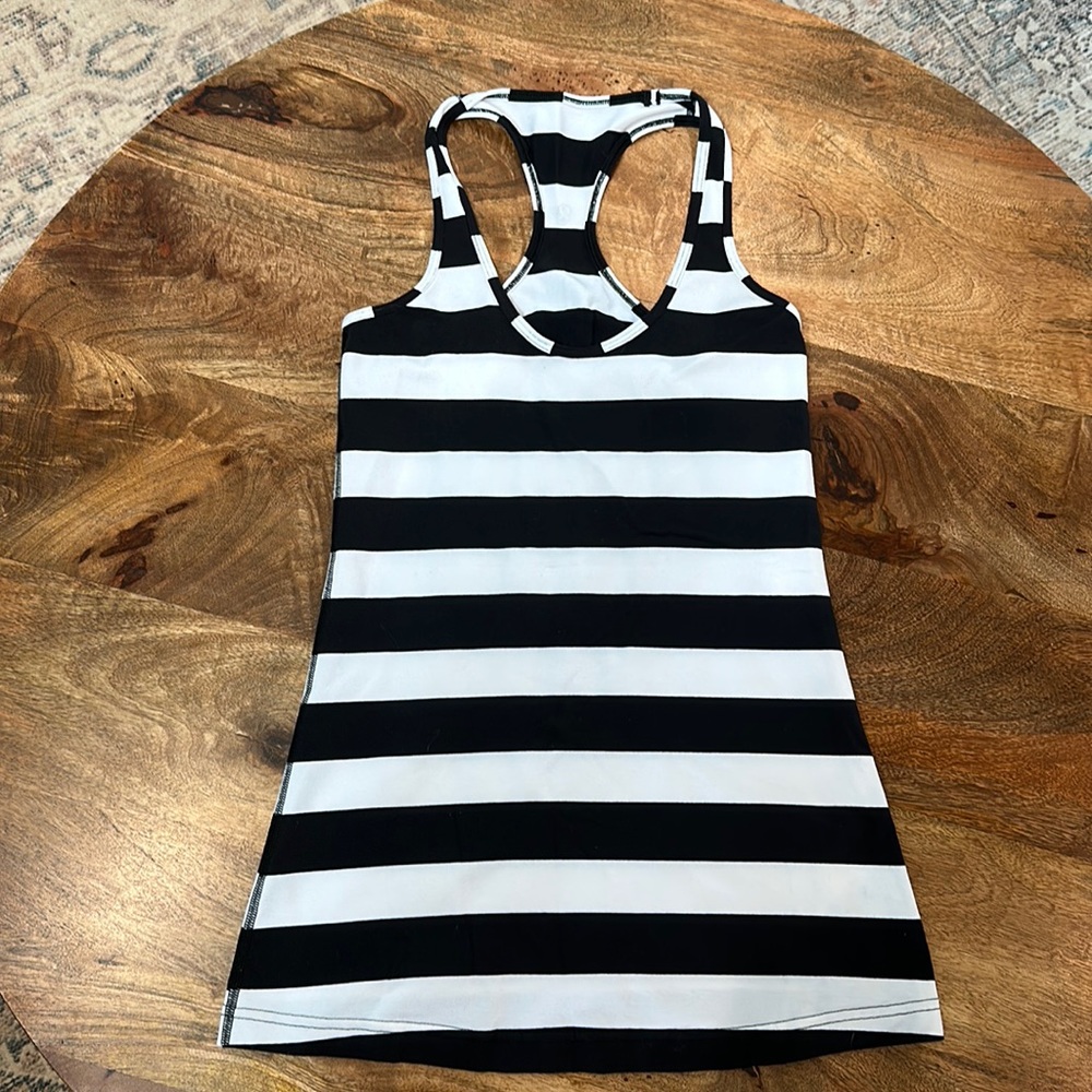 Lululemon Yoga Cool Racerback Black and White Stripe size 6 women